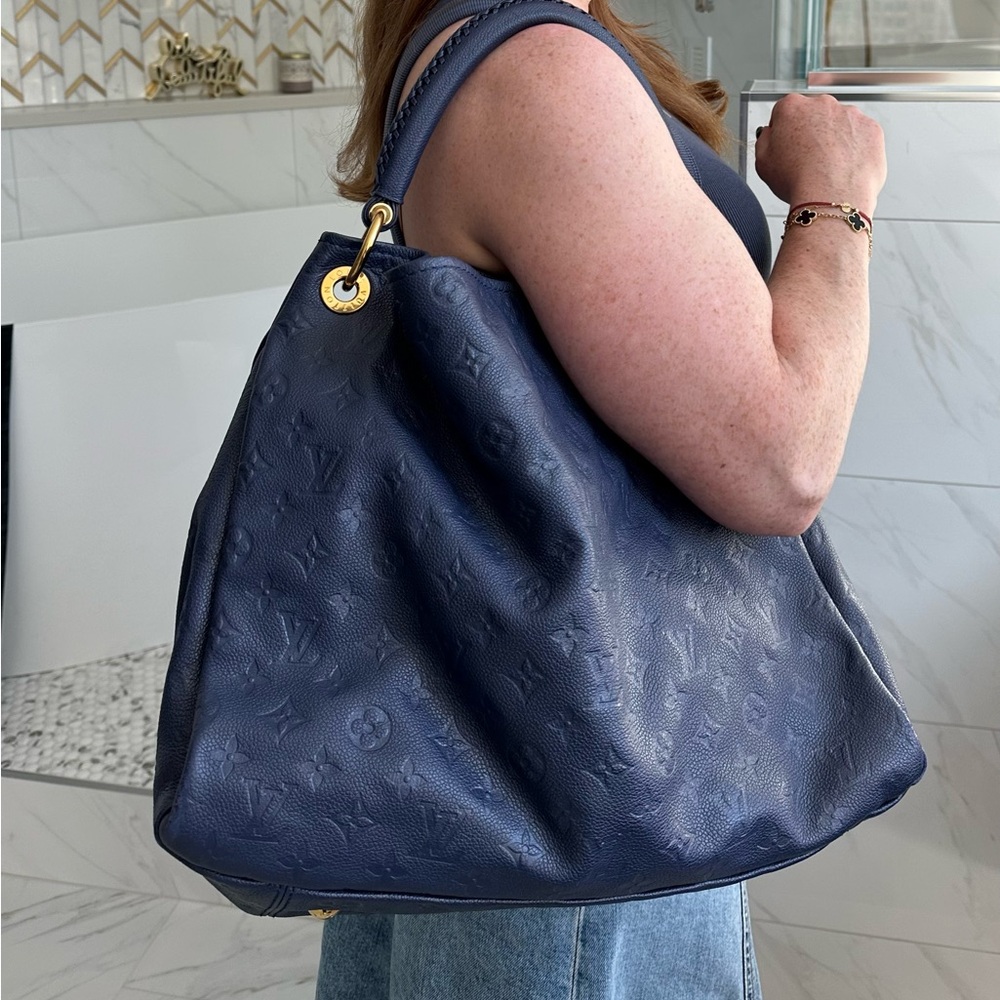 Louis Vuitton Artsy Handbag Monogram Leather